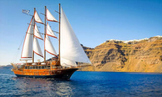 pesona pulau romantis santorini yunani