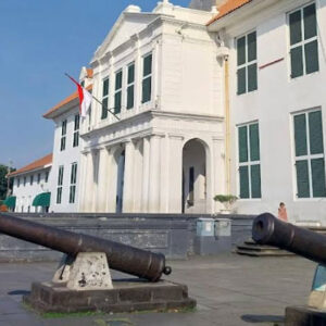 koleksi kuno di museum fatahillah