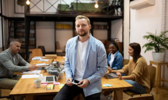 Entrepreneur Dan Intrapreneur